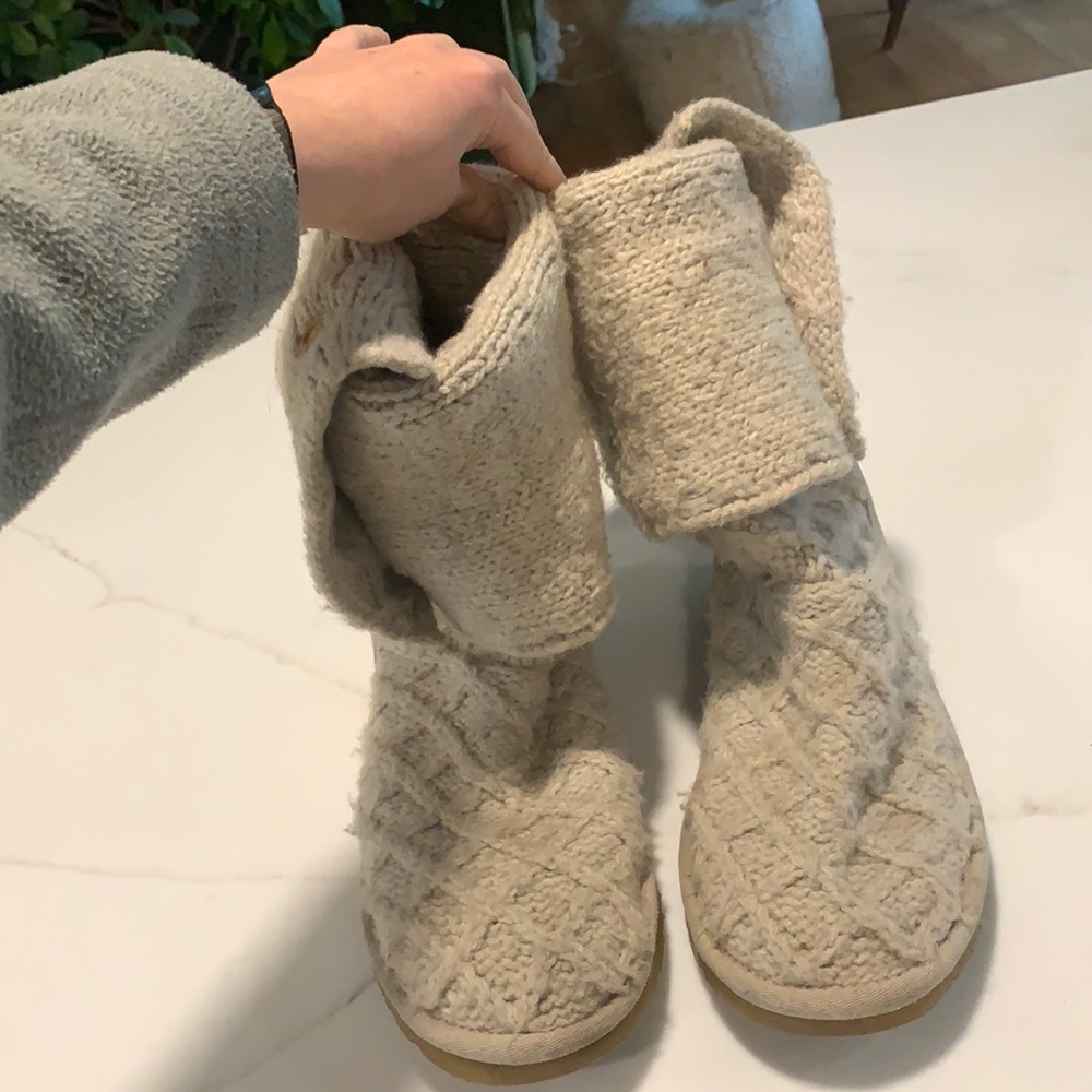 UGG Classic Cardy Boot, Size 6